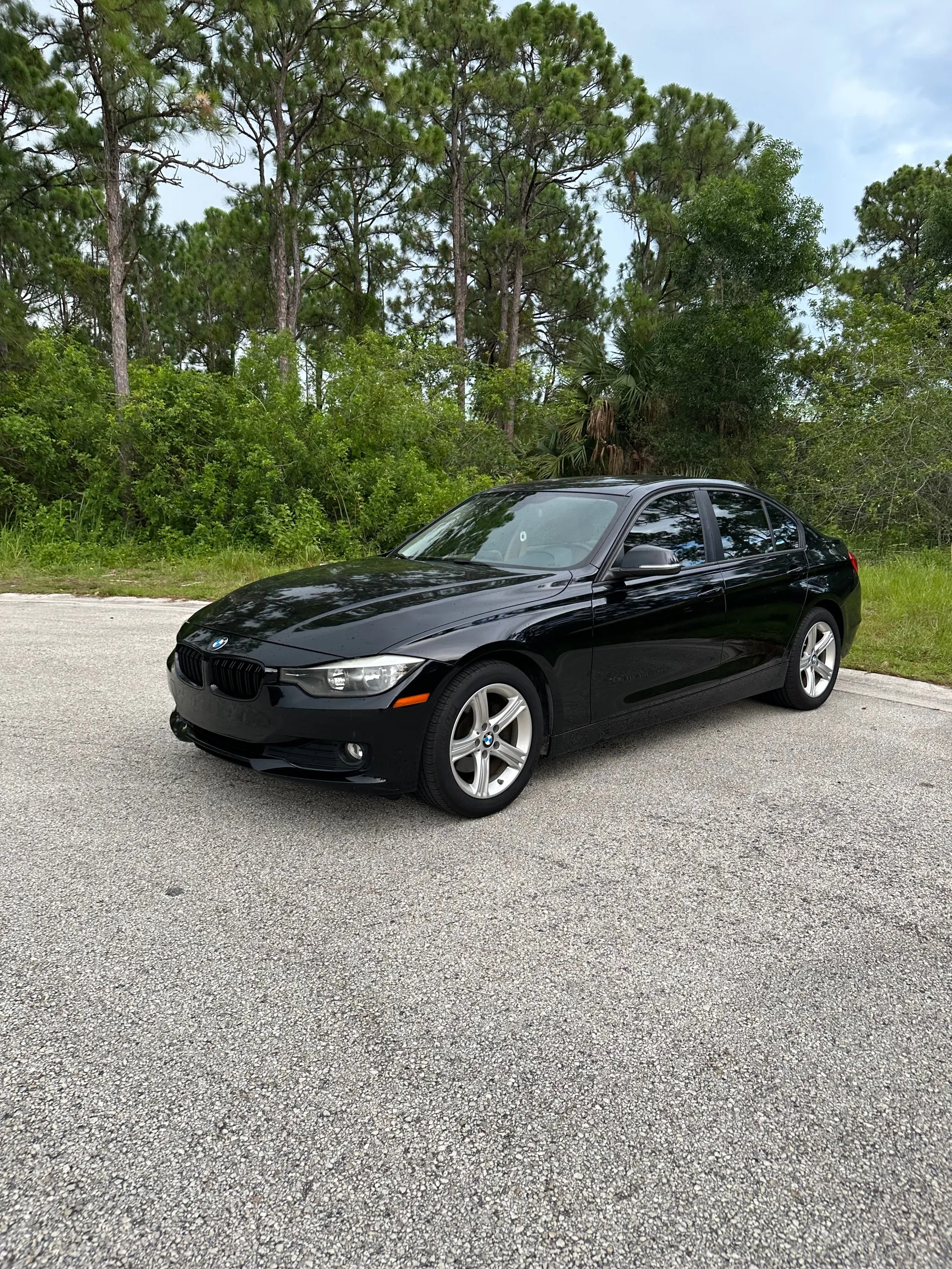 2014 BMW 320i — lead photograph